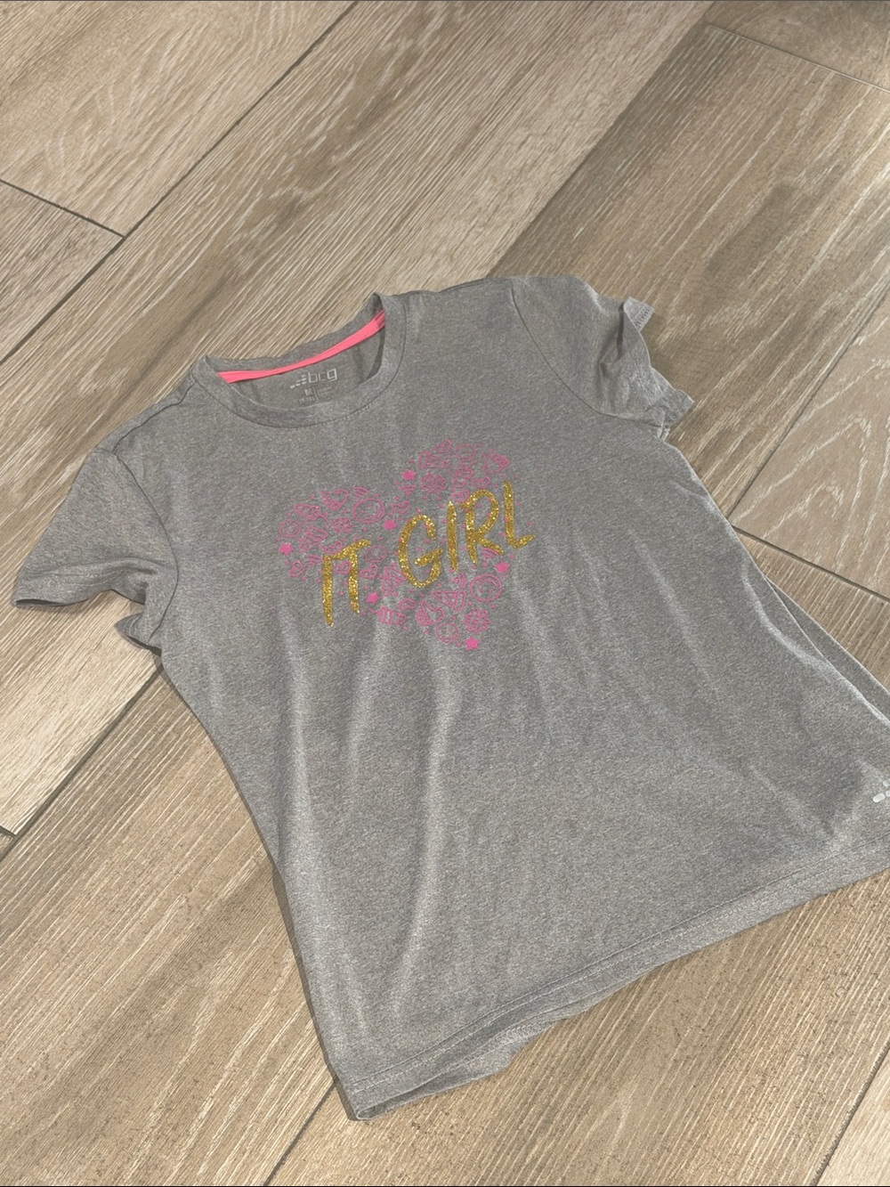 bcg Gray Tee with Pink Heart and Gold "IT GIRL" Graphic (A)